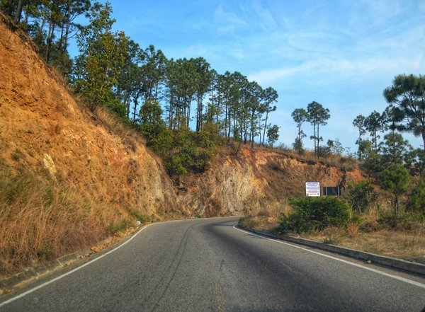 Comment les systèmes de navigation par réalité augmentée influencent-ils l'expérience de conduite des véhicules de luxe?